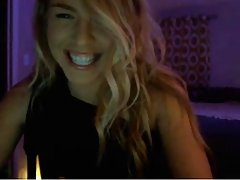 Sexy Blonde Shows Off &amp; Teases On Cam