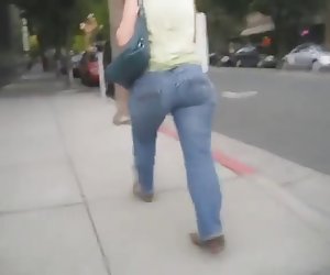 PAWG Booty with wide hips and nice movement