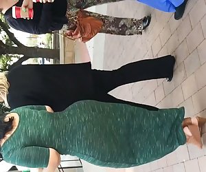 HUGE LATINA BUTTCHEEKS