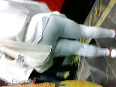 Mallones blancos de una Madura en el metro