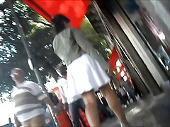 NINFETAS DELICIOSAS DESFILANDO NA RUA