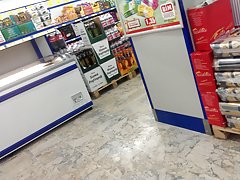 thight big ass at supermarket