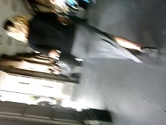 Nalgona flaca en vestido largo