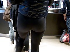 Good ass in legging 2