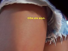 Pedacinho da bucetinha debaixo do shortinho jeans