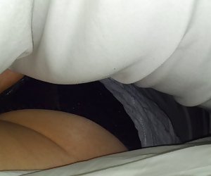 abuela durmiendo upskirt