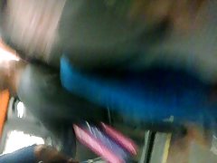 Madurita en minifalda bonitas piernas II