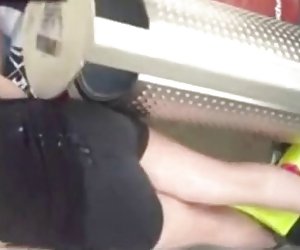 An Bushaltestelle angewichst!