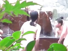 Voyeur - Japan. A Gaggle of Girls