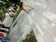 Madura puta en minifalda II